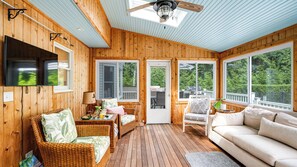 Smart TV, fireplace, stereo - Spacious North Fork Home in Greenport, Heated Pool, Perfect for Families (Greenport)