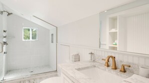 Shower, hair dryer, towels - Spacious North Fork Home in Greenport, Heated Pool, Perfect for Families (Greenport)