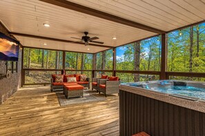 Terrace/patio - Hidden Haven, Hot Tub, FREE Attraction tickets each paid day, Game Room, WIFI!!! (Sevierville)
