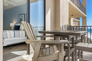 Outdoor dining - Phoenix V 1404 – Gulf-Front Comfort and Fun! (Orange Beach)