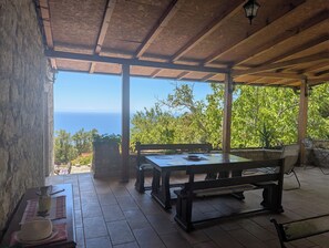 Outdoor dining - Lovely room (each 80€ for 2 persons) with bathroom (+10€ per day for kitchen) (Kuljace)