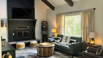 TV connectée, cheminée, baby-foot