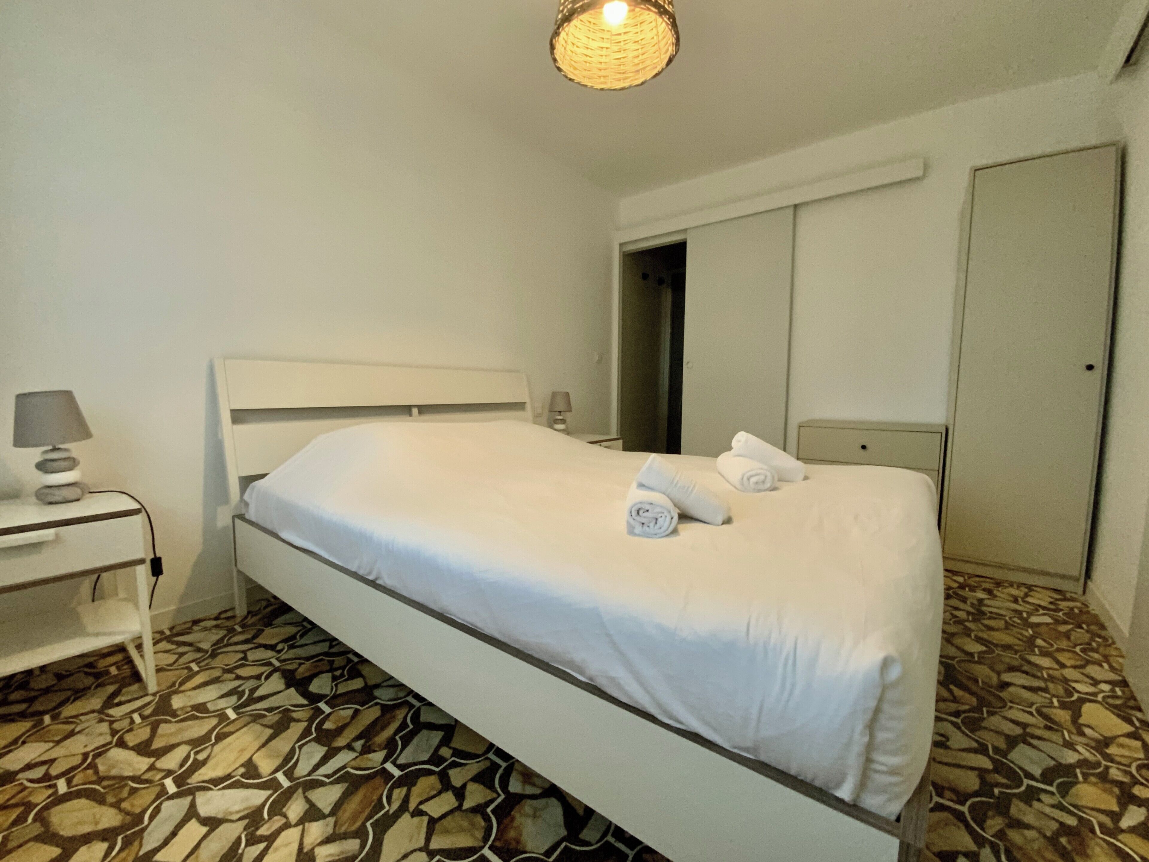 1 chambre, fer et planche à repasser, Wi-Fi, draps fournis