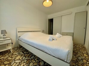 1 quarto, ferros/tábuas de passar roupa, Wi-Fi, roupa de cama