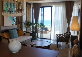 Deluxe Villa, Ocean View | Interior