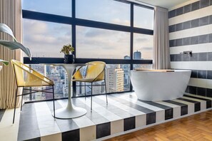 Interior - Swan SampaSky: View with bathtub from the 37th (São Paulo)