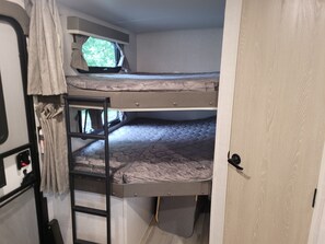 1 多间卧室、WiFi、床单