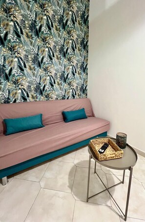 패밀리 아파트, 더블침대 1개 및 소파베드, 냉장고 및 전자레인지, 산 전망 | 거실 공간