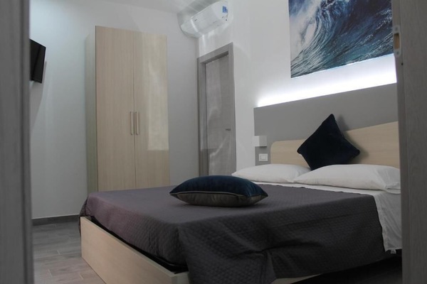 Desk, blackout curtains, soundproofing, free WiFi