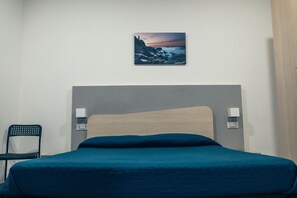 Desk, blackout curtains, soundproofing, free WiFi - BluMarine Appartaments (Paola)