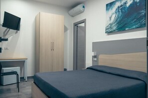 Desk, blackout curtains, soundproofing, free WiFi - BluMarine Appartaments (Paola)