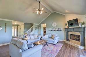 Smart TV, DVD player, ping pong, books - Unbeatable Views on Greers Ferry Lake-Spacious-Peaceful-Serene-Family Friendly (Edgemont)