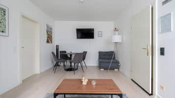 Comfort Condo, Non Smoking, Kitchen | Living area