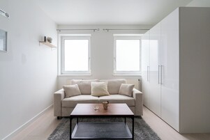 舒适公寓式客房, 无烟房, 厨房 | 起居区 | 平板电视