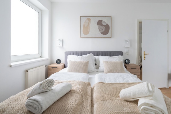 Familienapartment, Mehrere Betten, Nichtraucher | 1 Schlafzimmer, Zimmersafe, Schreibtisch, laptopgeeigneter Arbeitsplatz