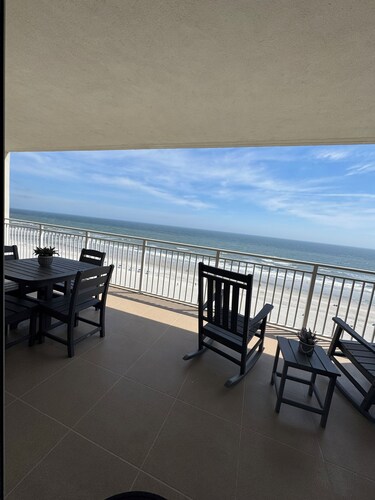 LUXURIOUSLY LIVING THE OCEAN LIFE on the 10th floor