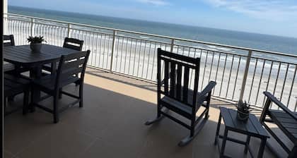 LUXURIOUSLY LIVING THE OCEAN LIFE on the 10th floor