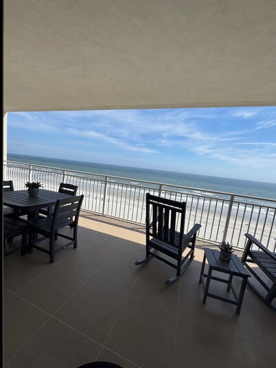 LUXURIOUSLY LIVING THE OCEAN LIFE on the 10th floor
