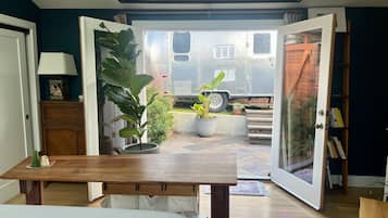 3 bedrooms, desk, iron/ironing board, travel crib