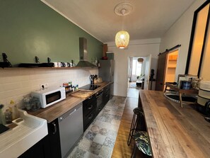 Microonde, forno, piano cottura, lavastoviglie