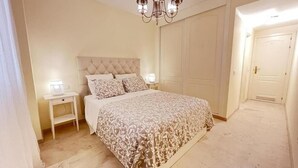Căn hộ, ban công, quang cảnh bãi biển | 2 phòng ngủ, truy cập Internet không dây miễn phí