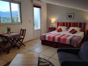 4 bedrooms, WiFi, bed sheets