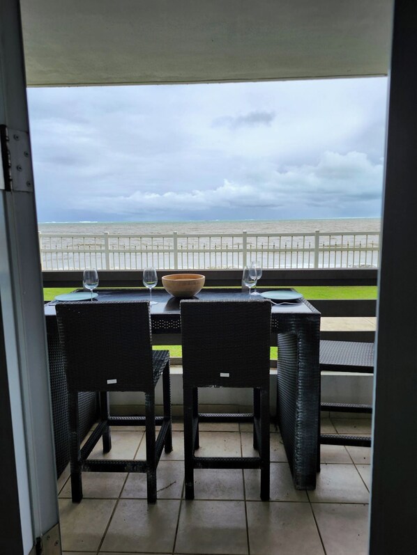 تناول الطعام بالخارج