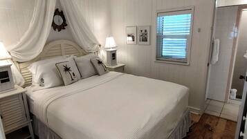 2 bedrooms, desk, iron/ironing board, WiFi