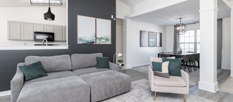 Stylish Ranch near Grand Park in Westfield - Lots the Extras! Sleeps 10! đ€©