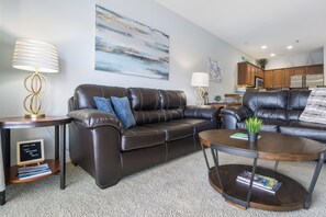 Smart-TV, bøker og stereoanlegg