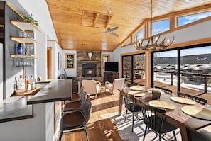 Dining - Beautiful Vacation Home On Arnold palmer Golf Course In Big Sky Meadow. (Big Sky)