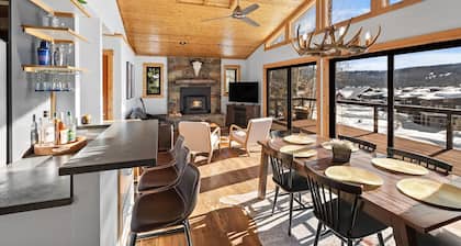 Beautiful Vacation Home On Arnold palmer Golf Course In Big Sky Meadow.
