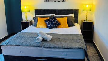 4 slaapkamers, een strijkplank/strijkijzer, reisbedje, gratis wifi