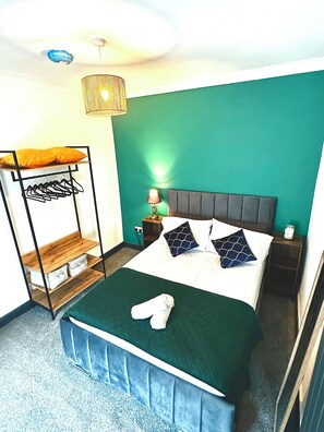4 chambres, fer et planche à repasser, lit parapluie, Wi-Fi gratuit