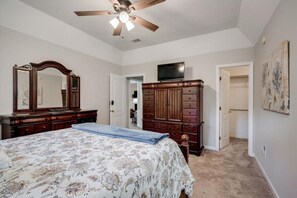 4 bedrooms, desk, iron/ironing board, WiFi