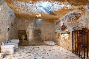 Hair dryer, towels, soap, shampoo - Ancient Cave Luxury Modica (Modica)