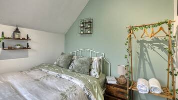 2 bedrooms, WiFi, bed sheets