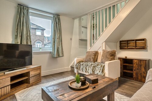 Cozy Trafford Cottage Just 14 Minutes from Airport