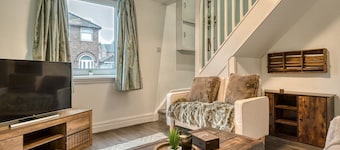 Cozy Trafford Cottage Just 14 Minutes from Airport