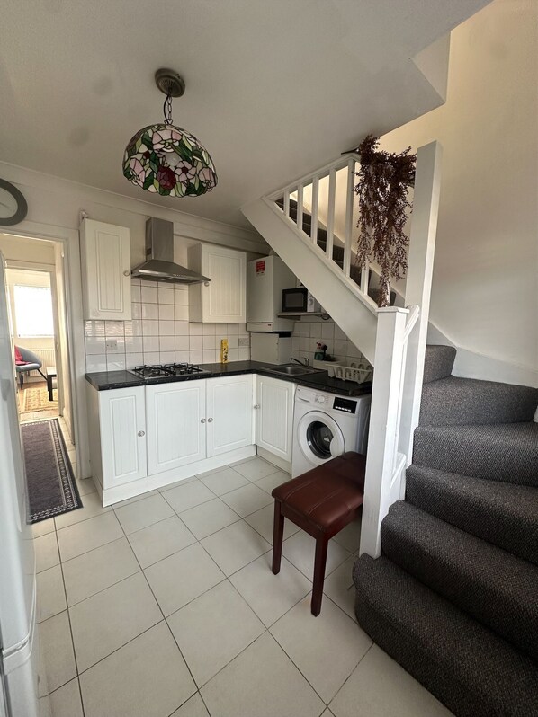 Fridge, microwave, stovetop, electric kettle