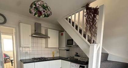 Modern one-bedroom house near Heathrow Airport and Central London!