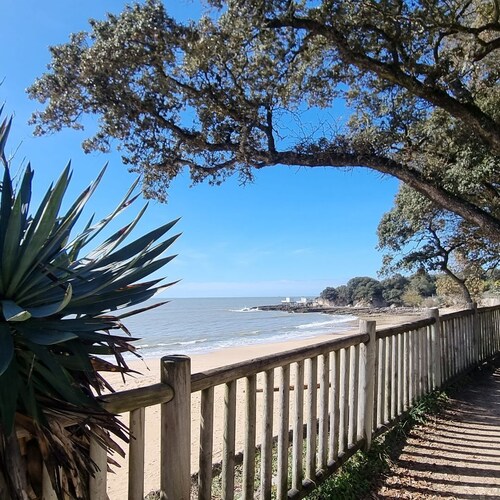 
500 m beach studio cabin in residence Cap Atlantic, St Palais/mer swimming pool