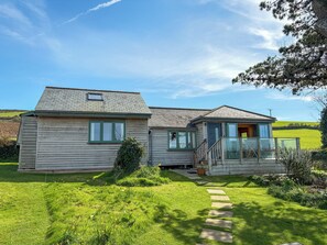 Exterior - Quiet chalet with beautiful rural and sea views near St Nectan's waterfall. (Trethevy)
