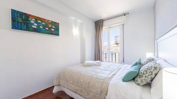 2 chambres, fer et planche à repasser, Wi-Fi gratuit, draps fournis