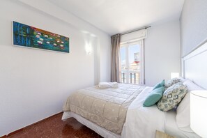 2 habitaciones, tabla de planchar con plancha y wifi gratis 