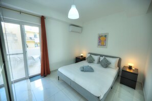 2 bedrooms, iron/ironing board, free WiFi, bed sheets - Seafront 2 bedroom with balcony & jacuzzi GOGZR-6 (Gzira)