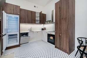 Kühlschrank, Ofen, Herdplatte, Geschirrspüler