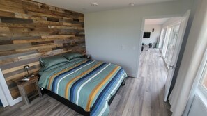 3 bedrooms, desk, iron/ironing board, WiFi