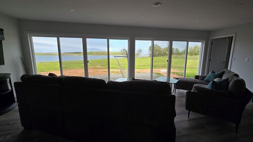 Relaxing spot on the water. Close to many golf courses in the area.