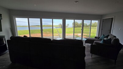 Relaxing spot on the water. Close to many golf courses in the area.